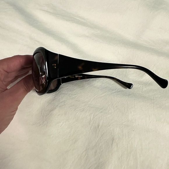 Vera Wang Sunglasses - Picture 2 of 5